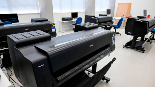 Digital Print & Output Studio /  出力・印刷スタジオ